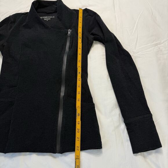 Beyond Yoga Jacket Womens Size XS Black‎ Off Set Zipper Athletic Running USA - Picture 12 of 12